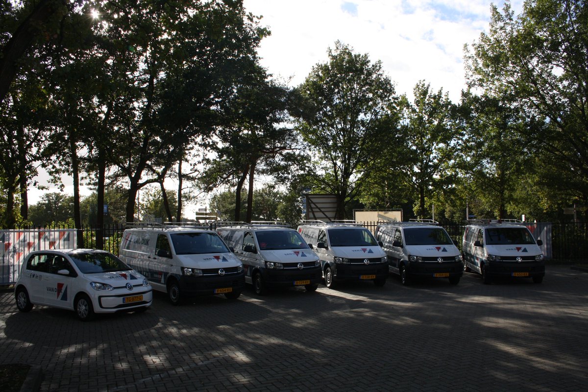 Afgelopen #vrijdag hebben wij onze compleet #nieuwe #wagenpark van <a href="/AutoCombi/">Auto Combi</a>  in ontvangst mogen nemen. Vanaf vandaag kunt u ze tegenkomen! Op naar veel #veiligekilometers!