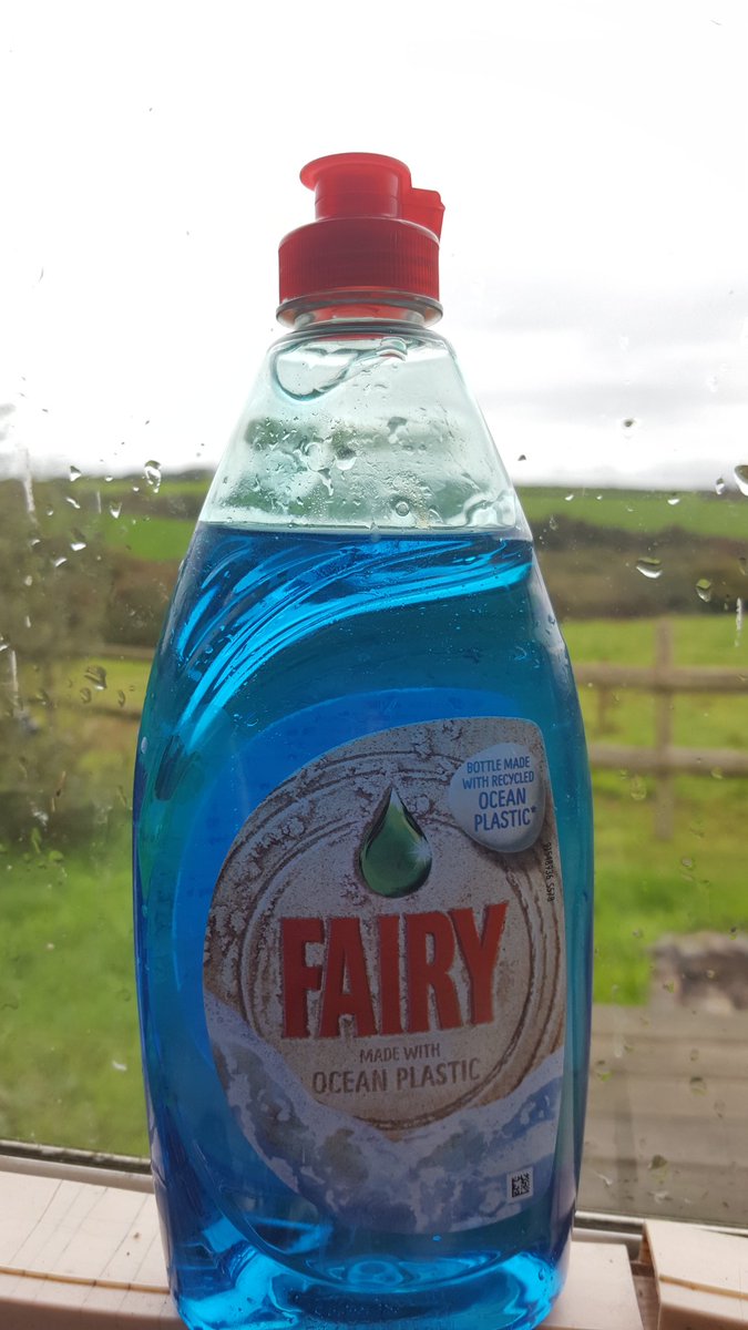LizUnderwater's tweet image. Pleased to see #FairyLiquid doing their bit for ocean plastic awareness. But as ocean plastic is an endless problem, why is this just a limited edition bottle??