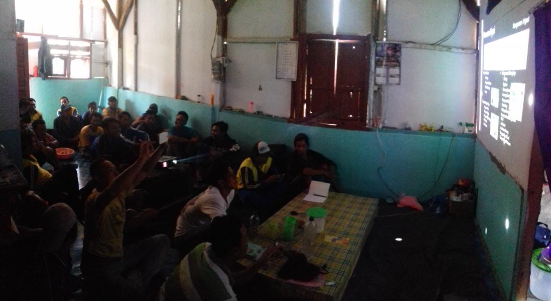 wahyudi_inside's tweet photo. Selamat siang sobat #SDA 
Di sela2 tugas dan kerjaan lapangan, hari ini kawan2 #TPOP_BWI khususnya D.I "K" SETAIL menerima ilmu baru dari kawan kami yg telah mengikuti BIMTEK di Jember kemarin yaitu sodara Ahmad Nurkholis.😄
@pengairan_jatim 
@taufikw33188401 
@Bagos52743043 https://t.co/iEj9w5axPz