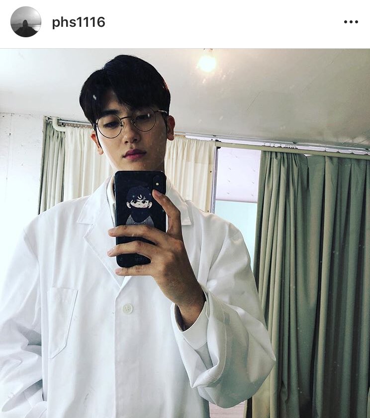 hyungsikpics's tweet photo. 💙 https://t.co/YNdJ1Fj7vP