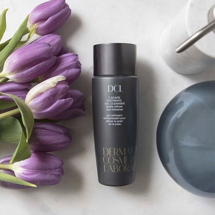 AZIZACOMMS's tweet photo. We love skin that can slay without makeup!
#AzizaCommunications #PR #Dubai #DCL #Skincare https://t.co/RhhhRrZ4J1