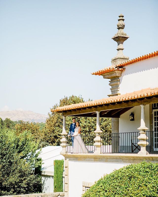 This weekend Nádia & Vincent tied the knot at a beautiful manor house. Their family and friends came from Belgium and Spain to celebrate this special day. It was wonderful!.
.
.
.
#manorhouse #manorhousewedding #destinationwedding #weddinginportugal #portugalwedding #igersportuga