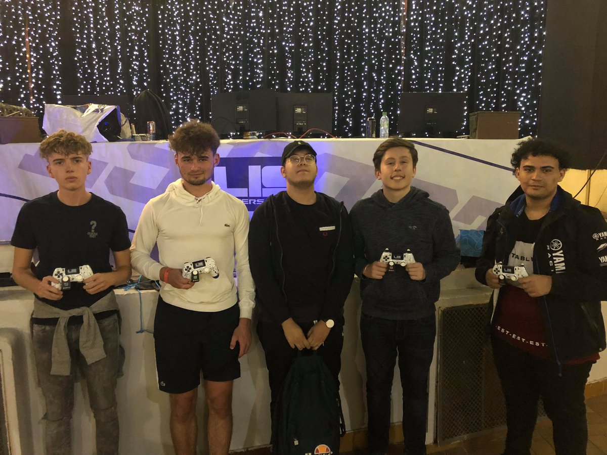 universlan's tweet photo. Top 1🥇 #UL06
@Team_iOD avec
@Melko_ MVP
@SSatsuky_
@BlazR7
@WAIT_WT
Ils repartent chacun avec 100euro et une manette @BurnControllers édition spécial #UL06 https://t.co/AGTWf6qG73