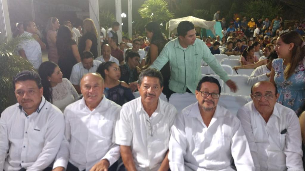 @LFpuertomorelos toma protesta ante los Poderes del Estado de #QuintanaRoo como #PresidenteMunicipal del <a href="/PtoMorelosAyto/">Ayto. Puerto Morelos</a> <a href="/CarlosJoaquin/">Carlos Joaquín</a> <a href="/edumarci/">Eduardo Martínez</a> <a href="/TSJQRoo/">Tribunal Superior QR</a> <a href="/chetubien/">Comunidad Chetubien</a> <a href="/cancunmio/">CancunMio.com</a> <a href="/PulsoPMorelos/">@PulsoAM</a> <a href="/sqcsradioytv/">SQCS Radio y Televisión</a> <a href="/AlcaldesMexico/">Alcaldes de México</a> <a href="/FENAMM/">FENAMM</a> <a href="/inap_mx/">INAP México</a> @INAFED_Mx <a href="/INDETEC_mx/">INDETEC</a>