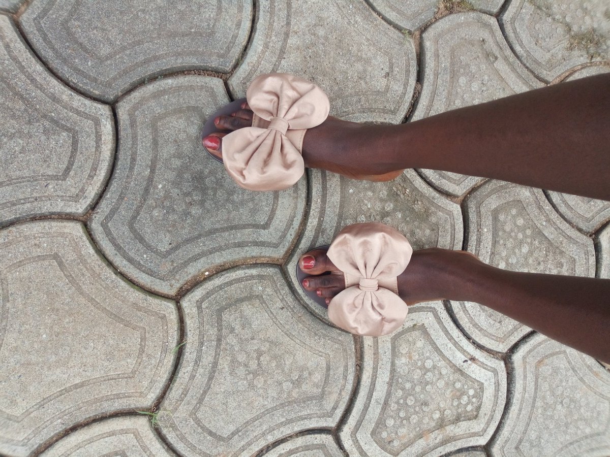 _crownworks's tweet photo. Get this feet candy at an affordable price👌
#bowslippers #satinslides #naija #naijashoes #madeinnigeriashoes #madeinnigeria #femalecobbler #October1 #independenceday #crownworks https://t.co/RZDTTfP4o4
