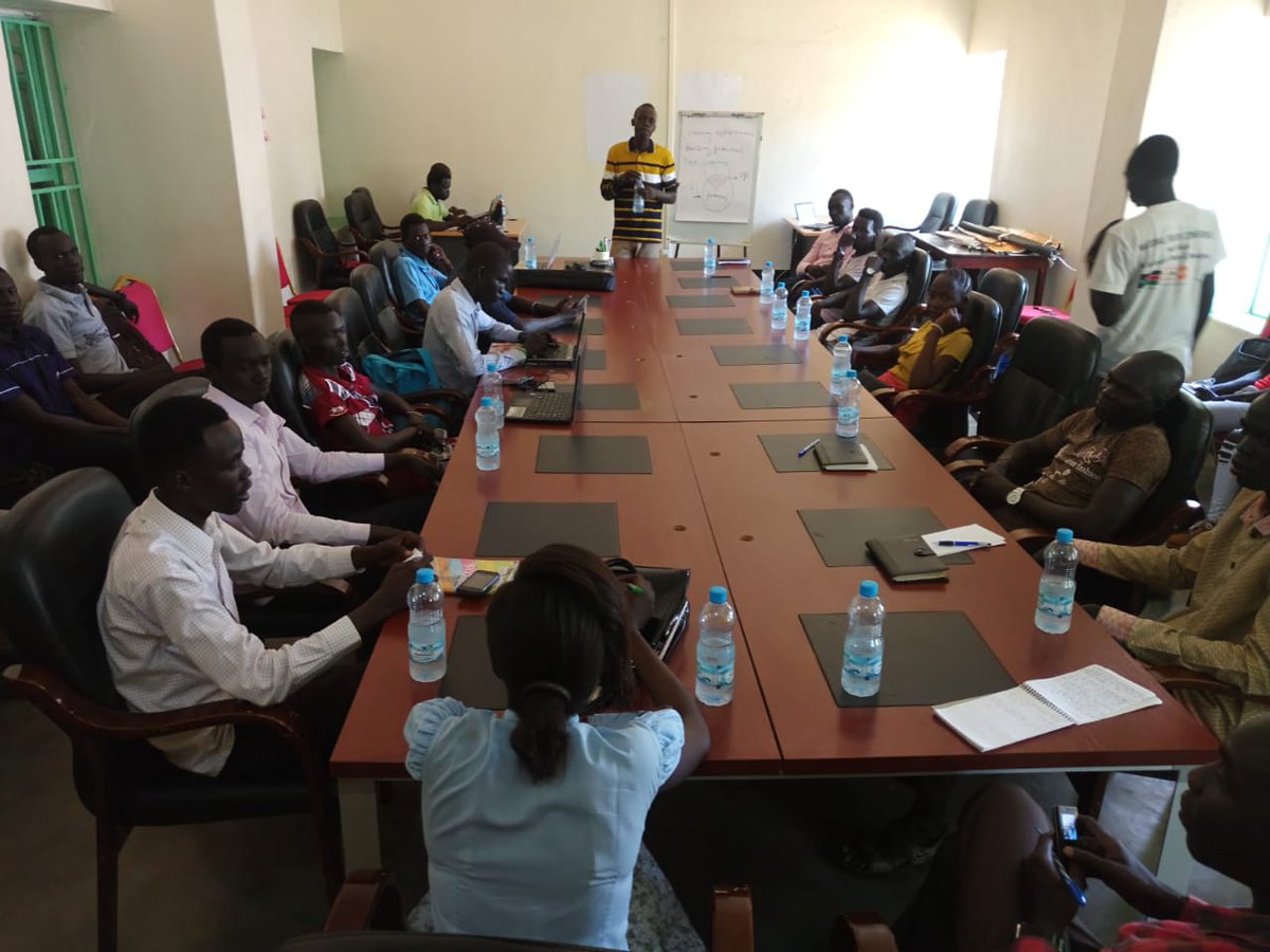JCRC_official's tweet photo. The Juba Civic Resource Center @JCRC_official , provides an open and absolutely free engagement space to civil society organizations. 27th Sept 18, we hosted a Youth forum  by Junub open space. @junubos @nelsonkwaje 
#southsudanyouth
#youth
#USAIDtransforms https://t.co/yzsrpo8zy3