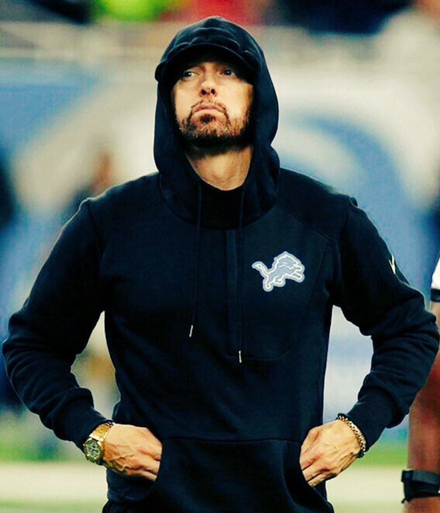 Lucas83000Shady's tweet photo. 🔥🔥#kamikaze #KAMIKAZE #EMINEM https://t.co/WMBNYDc6re