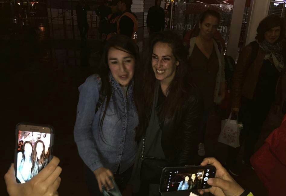 Malulera_ARG's tweet photo. Como te dije: "Gracias, gracias. En serio, GRACIAS" @_MaluOficial_ ❤
Que disfrutes de la estadía en 'tu Argentina'! Hasta pronto! 
Gracias por la buena onda de tu equipo tmb, Rebeca, Blanca, @SolPineda..! 😘 https://t.co/kHr5GdAPQf
