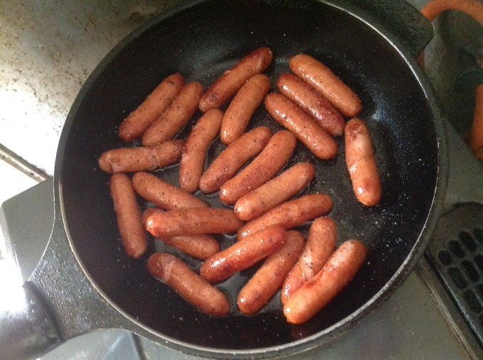 冷蔵庫の中のものがそろそろやばいのでひたすら焼いてソーセージ祭りを開催( 