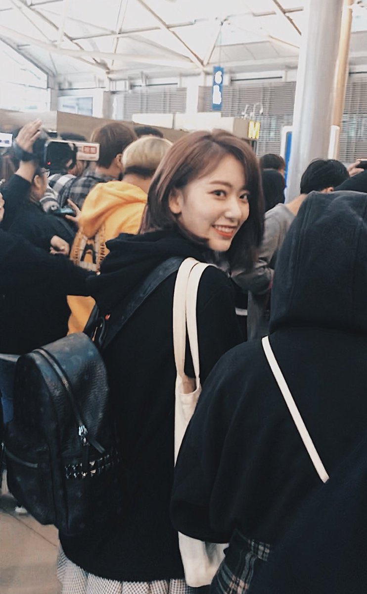 kunpluvly's tweet photo. หล่อสัสรัสเซีย โพผัวก็วันนี้แหละ #ซากุระ #MiyawakiSakura #Sakura #PRODUCE48 #pd48 #IZONE #AKB48 #HKT48 https://t.co/bcXL7Hjvme