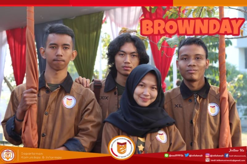 infohmdt's tweet photo. [BROWN DAY] 
Semangat Pagi Browners! 
Hari senin &amp; kamis, harinya kita pakai jaket himpunan kebanggaan kita nih. Ayoo kita coklatkan kampus Telkom University!

Semangat menjalankan kegiatan browners, jangan lupa sertai doa disetiap kegiatan mu😉

#HMDT
#SanggupMampuBisa
#Brownday https://t.co/U3VfLYfqJ4