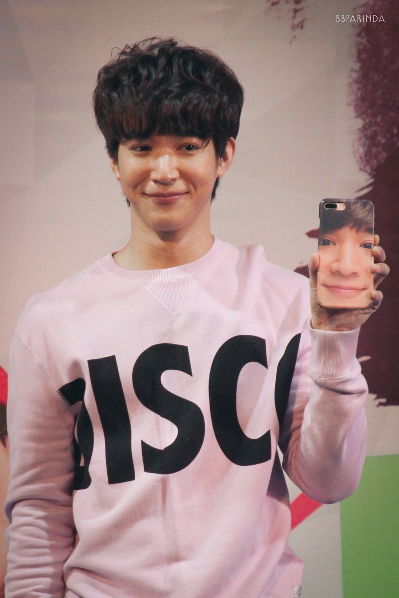 BB_Prdnw's tweet photo. ริทตกใจตัวเองมากเลยอ่ะ เค้าถ่ายรูปริทแล้วดูกรอบมือถือเค้า โทษนะน้องรูปจักการcropรูปมั้ย 55555555555555555555555555555555555 #ritz_rueangritz #ritz #TheHubRangsit #BBPARINDA https://t.co/if0kcu9kEj