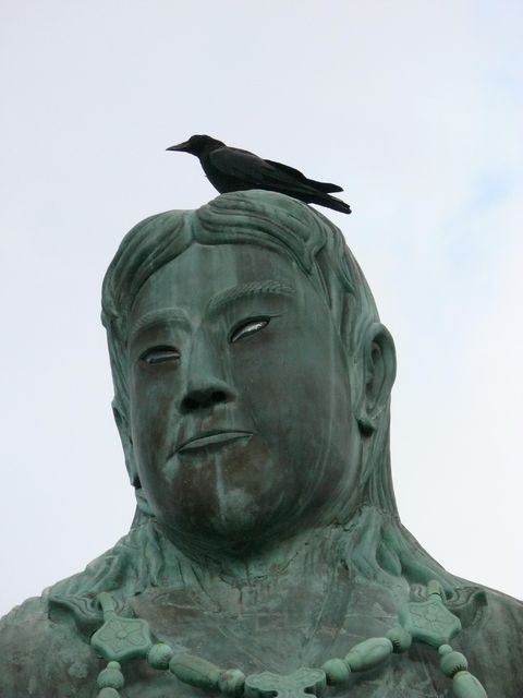 白鳥士郎 兼六園にあるヤマトタケルの像 この像にハトがとまらないことに疑問を持った金沢大学の廣瀬教授は 銅にヒ素をたくさん混ぜることでハトが寄ってこないことを発見 ハトに嫌われた銅像の化学的考察 でイグノーベル賞を受賞しました 確かに 白鳥士郎 兼六園にあるヤマトタケルの像 この像にハトがとまらないことに疑問を持った金沢大学の廣瀬教授は 銅にヒ素をたくさん混ぜることでハトが寄ってこないことを発見 ハトに嫌われた銅像の化学的考察 でイグノーベル賞を受賞しました 確かに