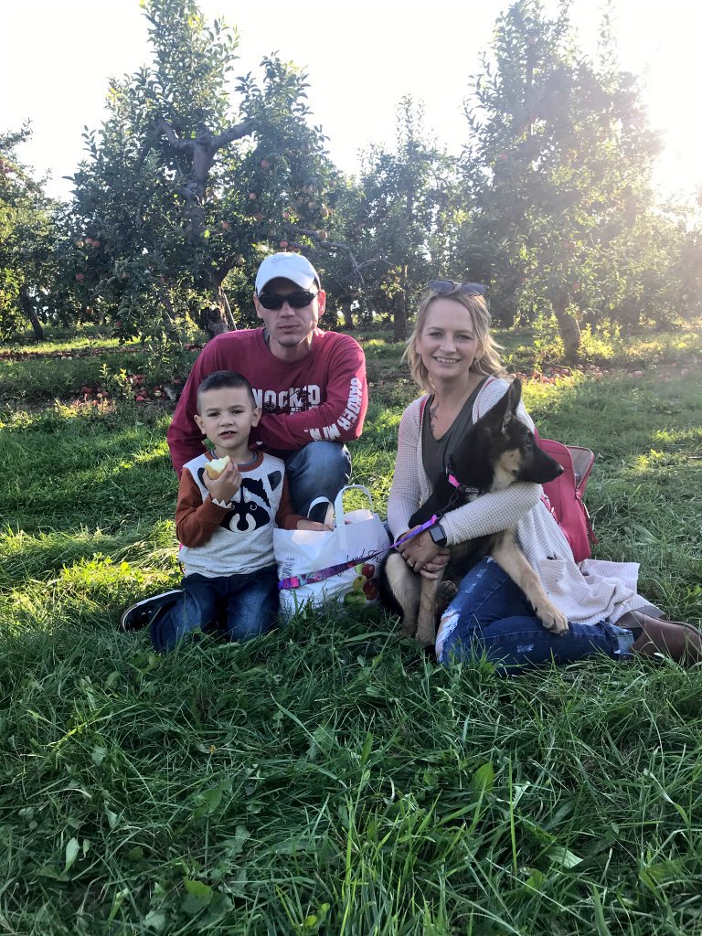 TheLuckyPupp's tweet photo. #LuckyPupp Baby Fern and her #beloved family 🐾🐾 #rescue #puppy #LuckyPuppTeam https://t.co/ey1polIqBS