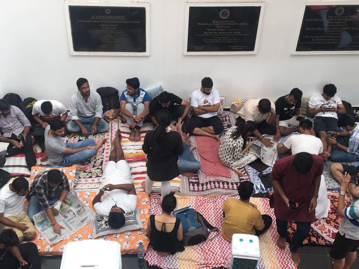 Radhikaa23's tweet photo. Gandhi Azaad Bhagat Singh,
We shall fight, we shall win.                     #HNLUhungerstrike #HNLUProtest #SPSout #notmyv #HNLUkiAazaadi @ShashiTharoor @PMOIndia @kavita_krishnan @MrsGandhi @TOIIndiaNews @IndianExpress @TheQuint @scroll_in @INCIndia https://t.co/28QfzPUjvA