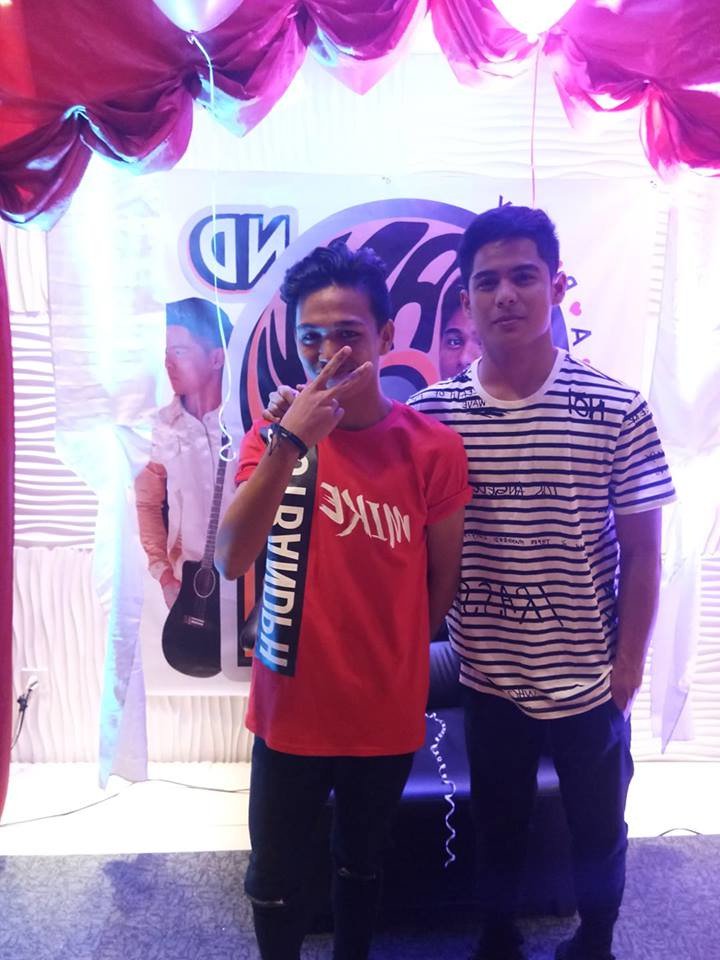 boyband_mike's tweet photo. Thanks po Kuya Bunso @boyband_nielm 
Kase naka Duet po kita haha.
Nahihiya po ako nung gabing yun eh haha.
Pero alam mo po kung ano nanaig sakin kuya,
Yung Chance na makaDuet ang isa sa mga iniidolo ko,
At ikaw yun Kuya Bunso , Salamat den po binigyan mo po ako ng Advice.
Lab yah https://t.co/nvXl5dIN8m