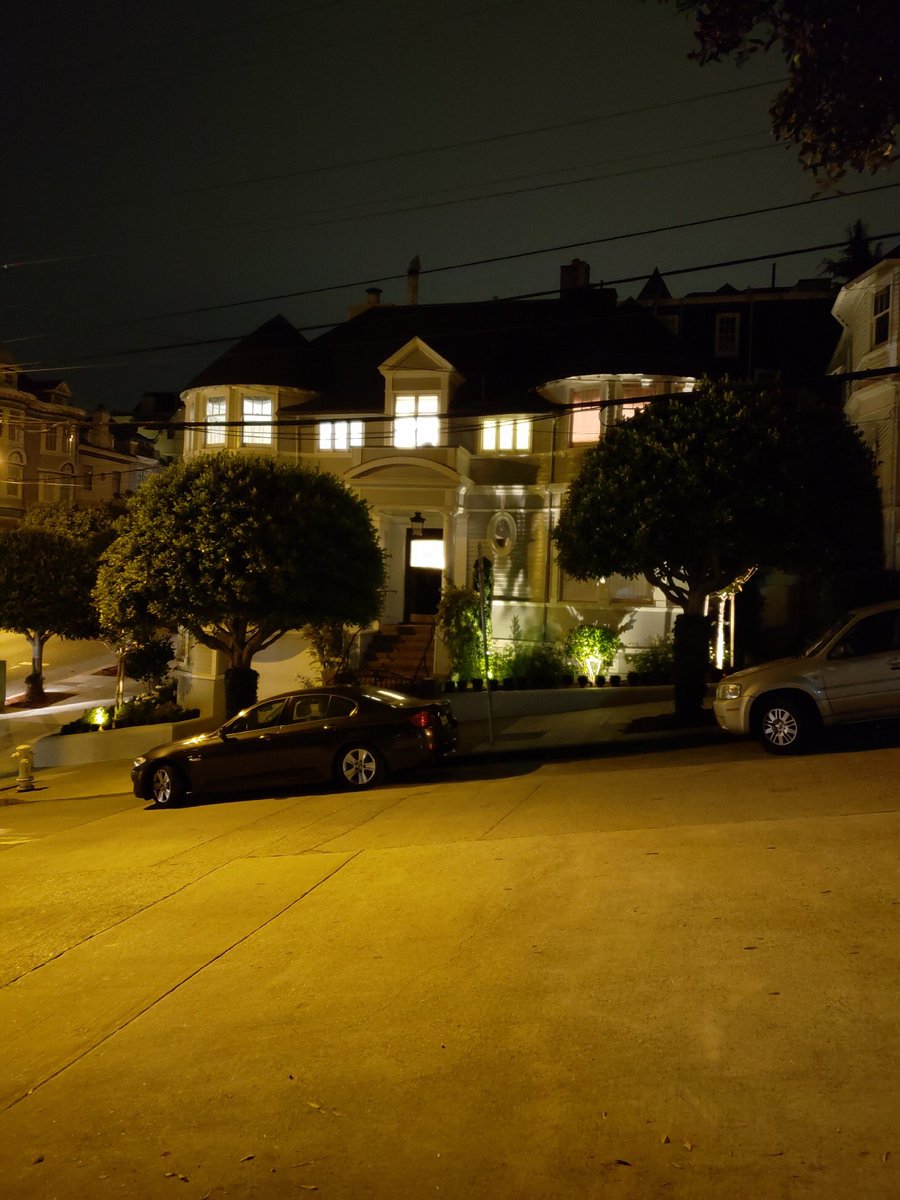 MGnPpodcast's tweet photo. We took a little vaca to San Francisco and while exploring, look where we stumbled upon. #mrsdoubtfire #RobinWilliams #helllloooo #moviegeekandproud https://t.co/nGV3JQm6oo