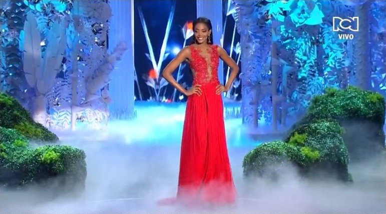 Seguridad, naturalidad y belleza expresan las 10 candidatas semifinalistas de #RumboAMissUniverso → goo.gl/d5h2gr