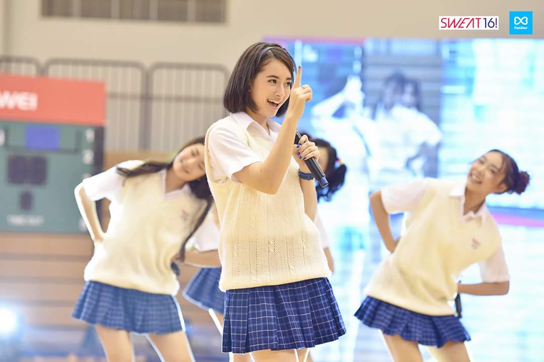 teamfanster's tweet photo. #1yearTogetherWithSweat16 ร่วมยินดีครบรอบ1ปีวันเดบิวท์ของ #Sweat16 วันนี้จ้า (ขอขอบคุณภาพจากคุณ Mahassanai Lewchalermwongse ค่ะ) https://t.co/X9DcmQy9d2