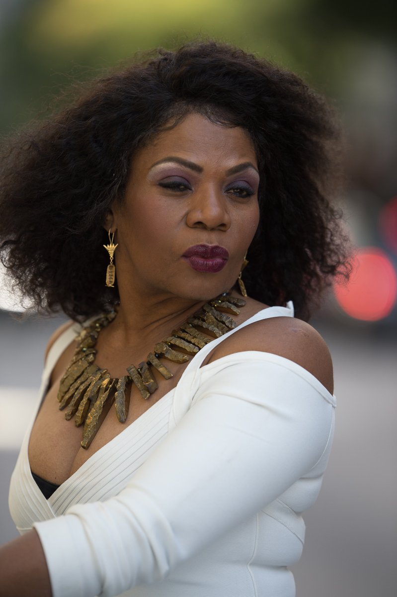 DebDesigner9's tweet photo. Birthday Photo 2018...I don't feel any older...just better...😘💕 #birthday #ageless #designyourlife #liveinsideout Photo by Foster Garvin. https://t.co/hJt0I9Xuka
