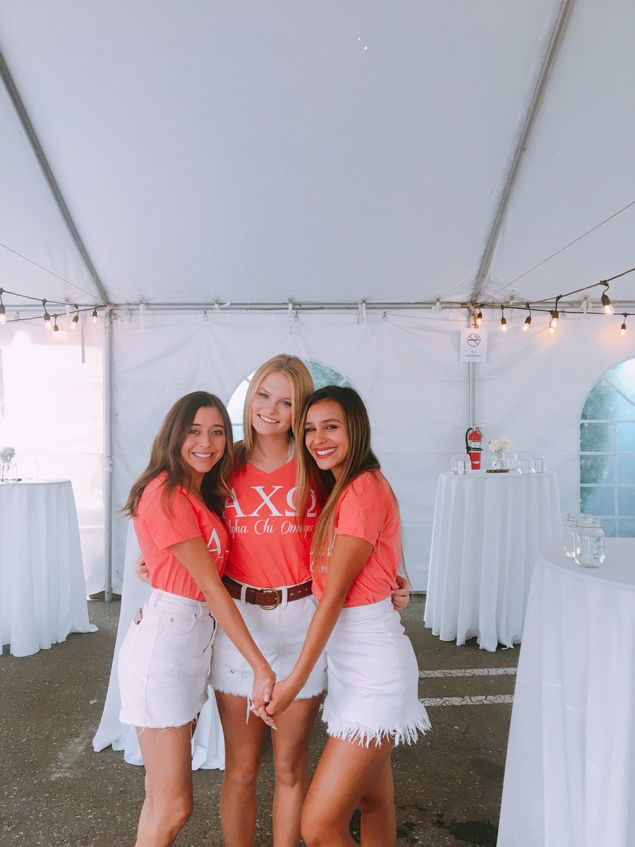 AXOCalPoly's tweet image. This weekend was amazing🤩 especially getting to show you all our beautiful house💗 #housetours #gogreek
