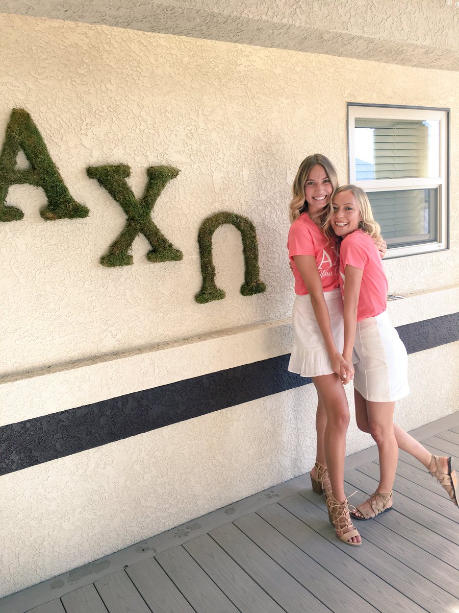 AXOCalPoly's tweet image. This weekend was amazing🤩 especially getting to show you all our beautiful house💗 #housetours #gogreek