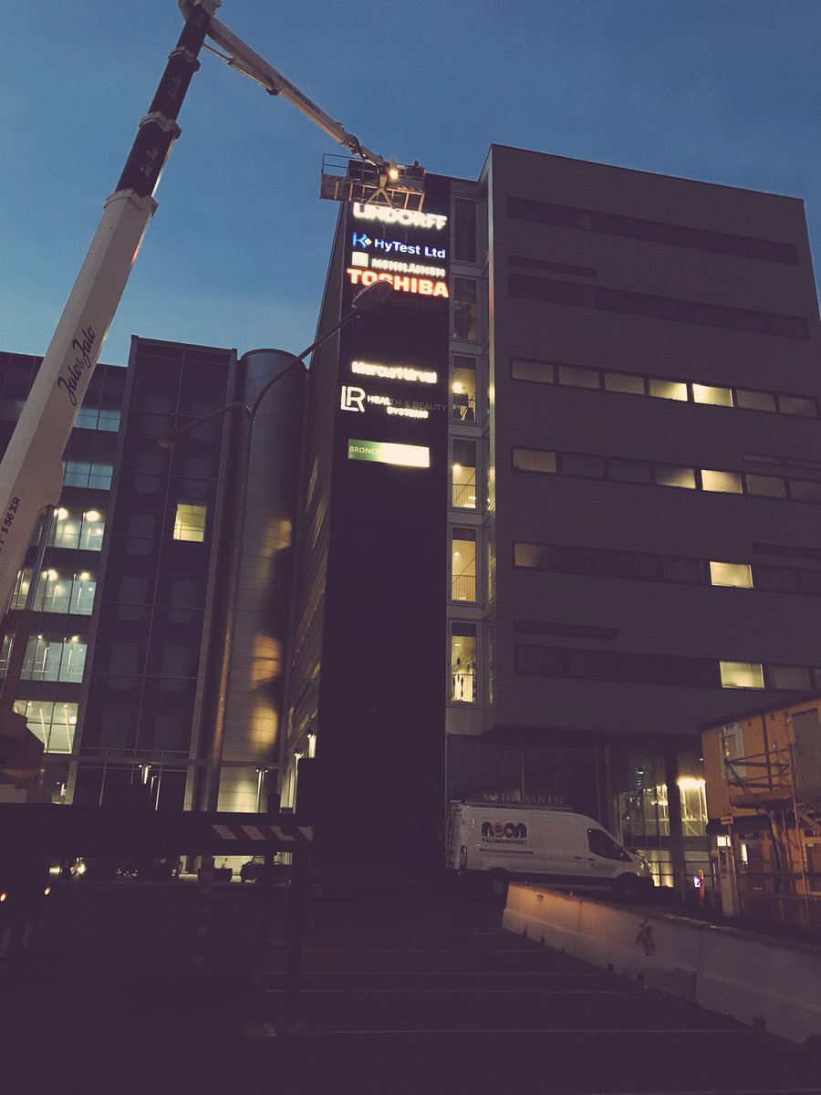 sallinenjohanna's tweet photo. Good bye #Lindorff Welcome #Lowell 👋🏽🍂🍁🍃 #todaylowell #hellonewworld #videoshooting 🎥 https://t.co/OvO65S9nAQ