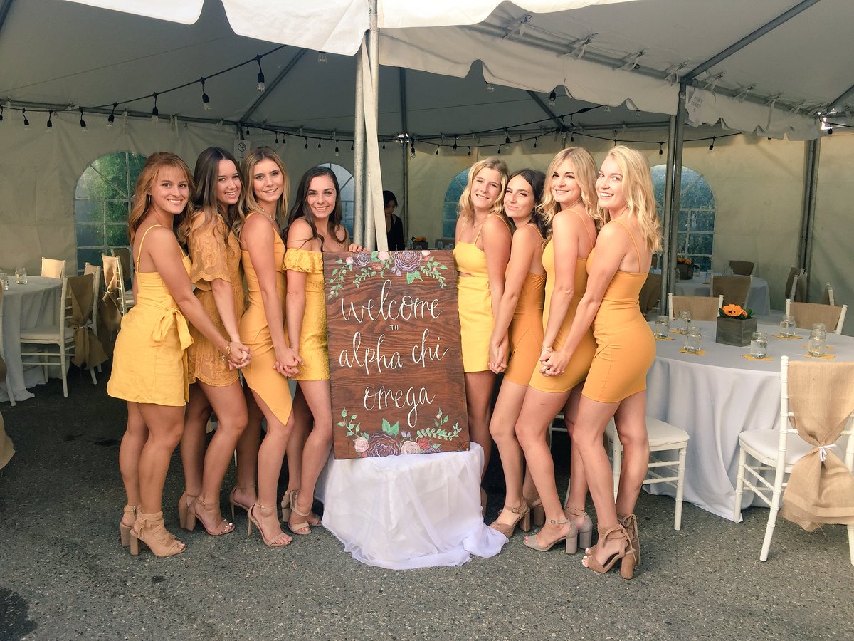 AXOCalPoly's tweet image. We also loved expressing how much our sisters mean to us💛 #sisterhood #gogreek