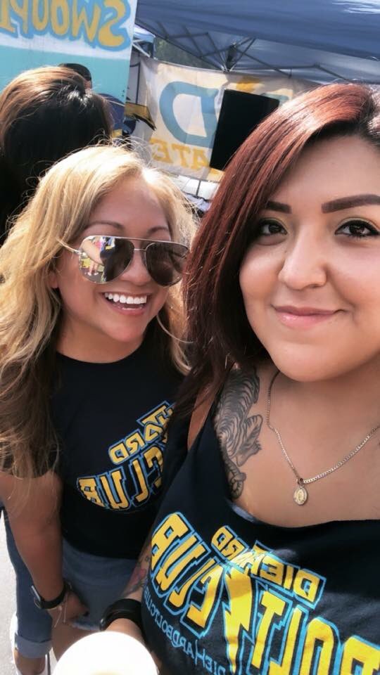 diehardboltclub's tweet photo. Some pics from today. We had A LOT of Niners fans come hang at Thunder Alley. The ones I spoke to said they heard about us in SF and that we were friendly to all. #WordIsGettingOut #FanUnity #ThunderAlley ⚡️⚡️ https://t.co/tc1pg0i5dF