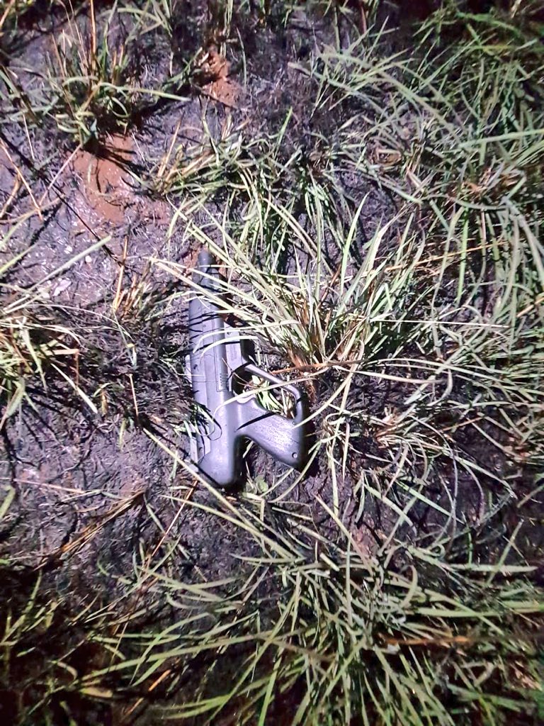 DCI_Kenya's tweet image. #Robbery: Detectives last night fatally injured six thugs, who were among a group of more than twenty robbers, found robbing #SunveatIndustries in Thika West. The same thieves had earlier on attempted to invade #PrimeValue Company where they assaulted one security guard.