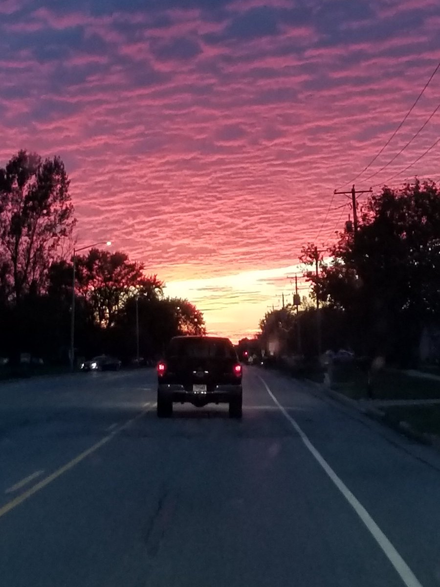cropps_clouds's tweet photo. Altocumulus clouds in Janesville, WI on Friday 9/28 @AOS100_2018 https://t.co/qb0M0L6Y5B