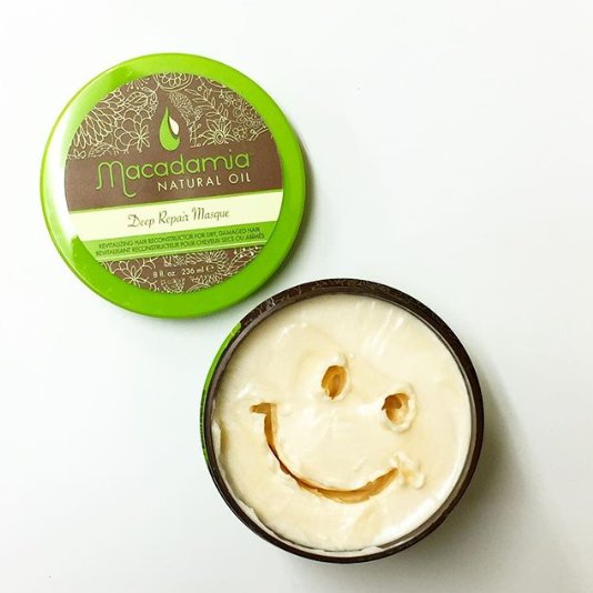 macadamiaoiluk's tweet photo. Happy Monday from Macadamia Natural Oil! 💚

An intense hair treatment, our Macadamia Natural Oil Deep Repair Masque rejuvenates hair, leaving it deeply nourished with improved elasticity and shine ✨

Let us know what you think of our range. Comment below! 👇

#MacadamiaHairUK https://t.co/Sdnut8X1dZ