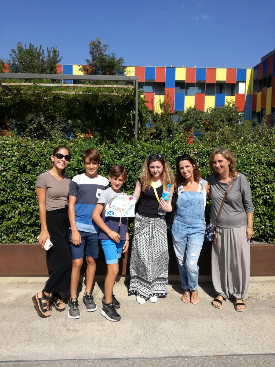 EscolaGinebro's tweet photo. Comencem la setmana donant la benvinguda a les #auxiliars de #conversa que aquest curs ajudaran a reforçar la pràctica oral de l’anglès a l’escola. Welcome to Ginebró, Lauryn and Amiee! #english #conversationassistant #speaking #foreignlanguage https://t.co/mNVxyDPlhO