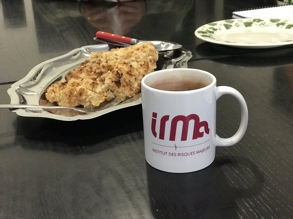 MatLavole's tweet photo. #café de début de #semaine à @RisquesMajeurs avec toute l’équipe sauf... @BenoitSapet en formation #Gescrise pour le #SIABH #PaysdelHerbasse ! Bonne semaine à tous !! 🙂👍 https://t.co/HDaQAZMp4H