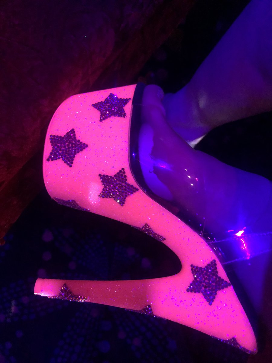 monstersmashes's tweet photo. I’m obsessed with my new pleasers #JustStripperThings https://t.co/nWG0CuK5V3