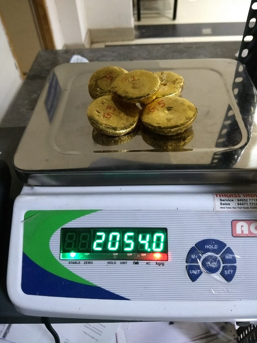 aircustomsclt's tweet photo. Calicut Customs seized 2.054 Kgs of Gold from a Pax who arrived from Bahrain. The gold was made into paste and tied as a thick belt. The weight of the paste was 3.73Kgs. https://t.co/GUIMwfuuAE
