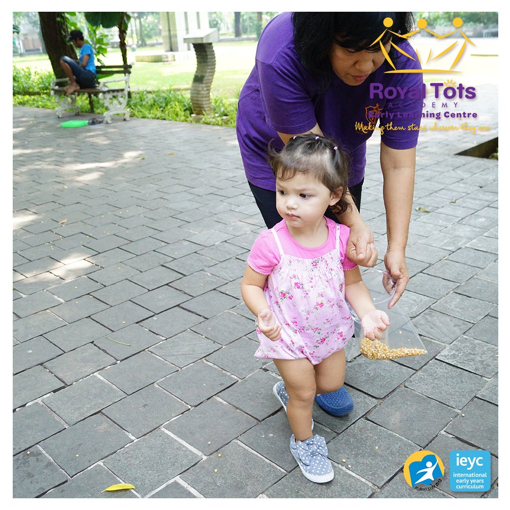 RoyalTotsIndo's tweet photo. Children don't stop exercising at the park! They run around with their friends or play on the grass.
#Preschool #preschooljakarta #earlyyears #sekolah #menteng #parent #ieyc #potd #learn #mom #dad #playbasedlearning #learningthroughplay #park #play #run #feeding #feddingtime https://t.co/yhd80j8E0i
