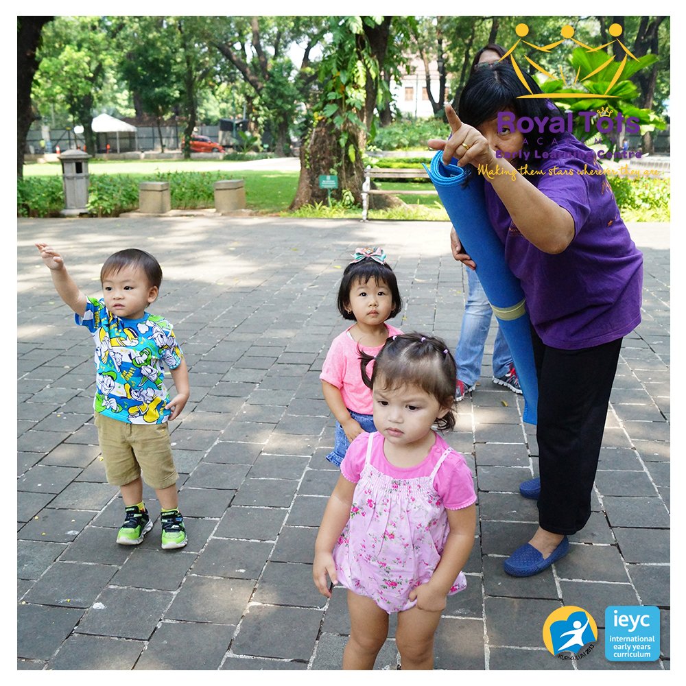 RoyalTotsIndo's tweet photo. Children don't stop exercising at the park! They run around with their friends or play on the grass.
#Preschool #preschooljakarta #earlyyears #sekolah #menteng #parent #ieyc #potd #learn #mom #dad #playbasedlearning #learningthroughplay #park #play #run #feeding #feddingtime https://t.co/yhd80j8E0i