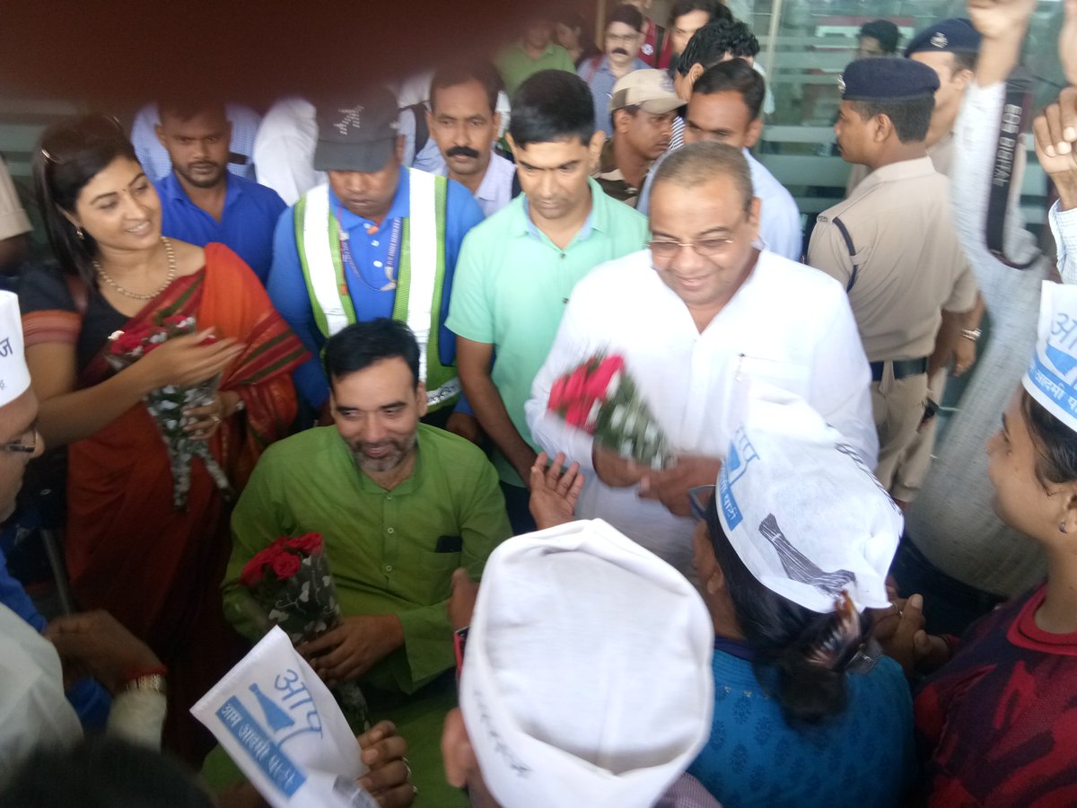 AAPChhattisgarh's tweet photo. झाड़ू चलाओ यात्रा में शामिल होने के लिए छत्तीसगढ़ पहुंच चुके हैं l

छत्तीसगढ़ प्रभारी श्री गोपाल राय जी,राज्यसभा सांसद सुशील कुमार गुप्ता जी राष्ट्रीय प्रवक्ता  एवं विधायक अलका लांबा जी  छत्तीसगढ़ की पावन धरा में आपका स्वागत है l https://t.co/l8je6KYXYh