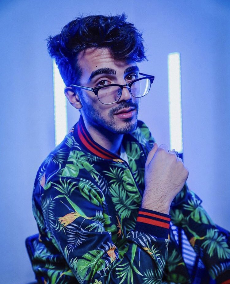 MBIsMySoulmate's tweet photo. FELIZ CUMPLEAÑOS NEGROOO🖤🎂 24 años🤧 opd que viejo ahre pásala muy lindooo, deseo que la vida te regale siempre lo mejor y nunca deje de sorprenderte💥 gracias por todo gil, nos vemos en noviembre, te amo♥️ 
Pd: viste que lindo eras de nene? Que te pasó ahora?🤢 ahre bromi https://t.co/aHQN7LdGAU