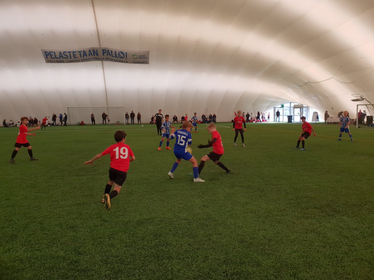 Lauantaina pelattiin 07 D-miniliigaa Töölössä. #HJKArabia07 sinisille 1 omaan verkkoon päästetty maali, 6 tehtyä maalia, eikä yhtään tappiota. Paljon hyviä tasaisi pelejä kaikilta! Kiitos <a href="/epsakatemia07/">EPS Akatemia 07</a> @FCInter_P07 <a href="/LePa_P07_Kilpa/">LePa P07 Kilpa</a> <a href="/PPJ2007/">PPJ 07 Edustus</a> #FCKuusysi07