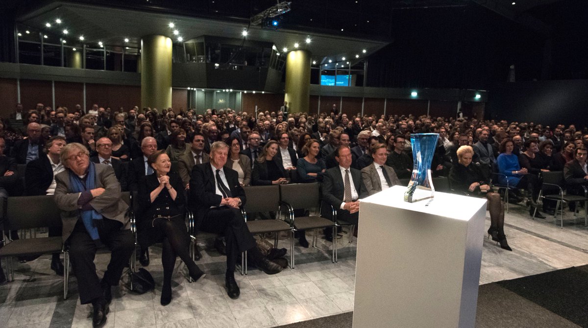 ROP010's tweet photo. Nog precies 1 week en dan worden de genomineerde van de Rotterdamse Ondernemersprijs 2018 bekend gemaakt. #Ondernemers met een duidelijke #visie, #strategie, die #marktkansen zien en benutten en met een dosis #creativiteit worden in het zonnetje gezet. https://t.co/iIPciNPe1B https://t.co/LEXAEyhNBs