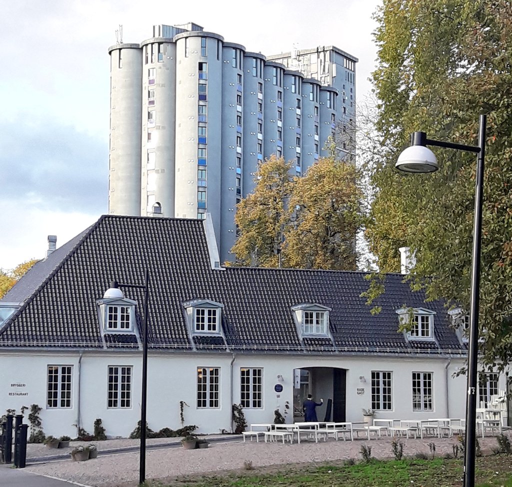 Buenos días! #Oslo se prepara para ser #GreenCapital2019 y os contaré cómo muy pronto en <a href="/ciudadS/">Ciudad Sostenible</a>. En breve visita al ayuntamiento para hablar de transporte, calles completas y la apuesta por la energía limpia en la movilidad sostenible #Osloprometo