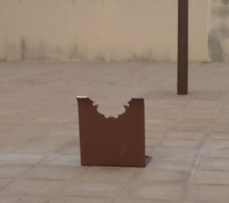 Balanet45's tweet photo. Això és el que passa a Catalunya
Els feixistes atacant #Vilabella durant la nit com a rates, destrossen la placa de la plaça #1o #miserables #NoPassareu https://t.co/m0uQKJUcjt
