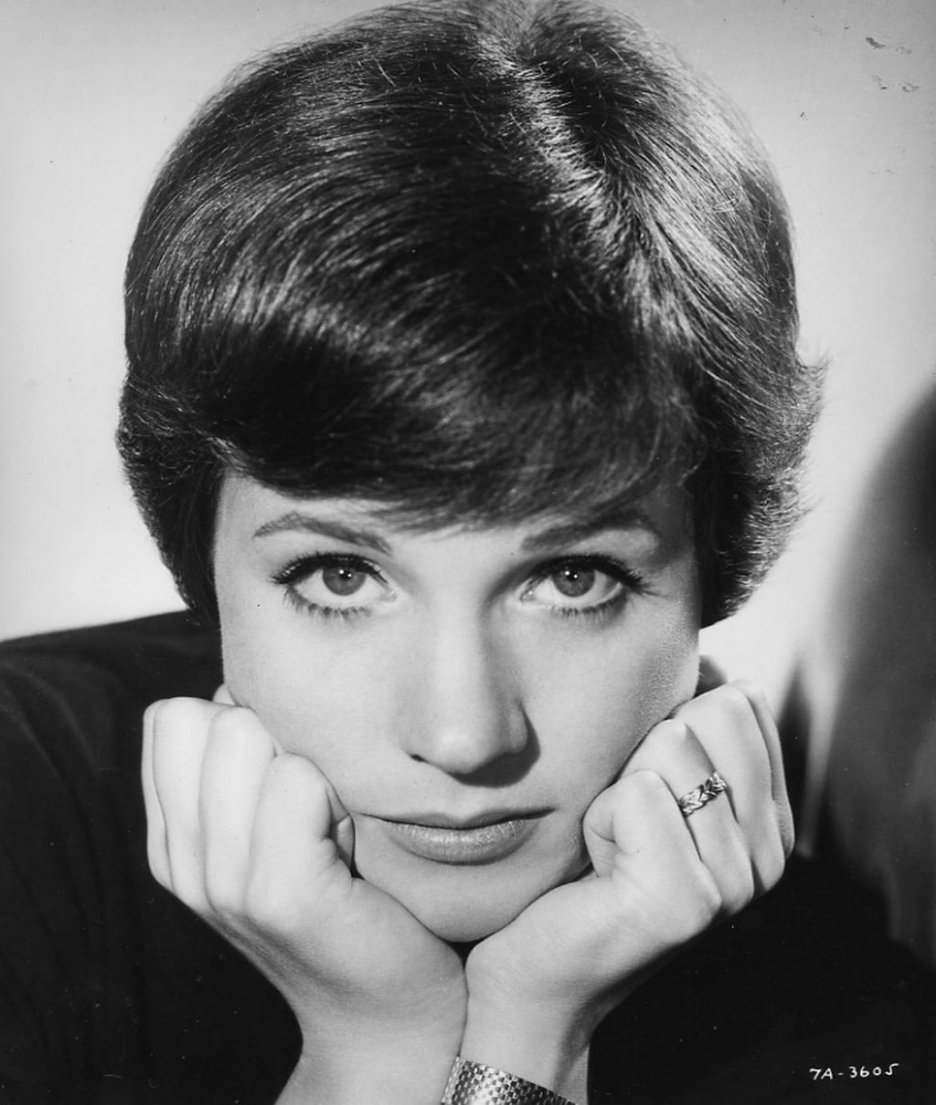 Happy Birthday to the legendary actress and singer Julie Andrews, who turns 83 today! (October 1,1935) 