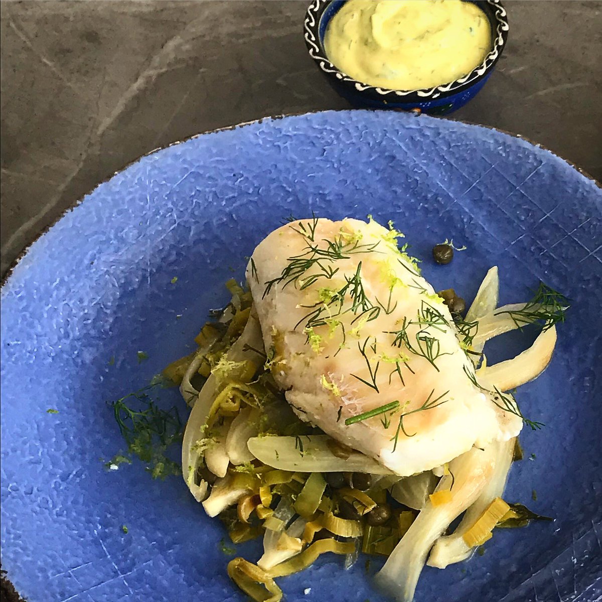 digestivenc's tweet photo. Steamed fish on a bed of sautéed fennel (1/2 cup for a #lowfodmap serving) and leeks (green parts only). #glutenfree #ibs #celiac #ibd #cleaneating #fodmaphealth #healthyfood #sibo #guthealth #bloating #healthy #realfood #cleanfodmap #happybelly #digestivenc #digestivencrecipe https://t.co/Vgrvgjto4e