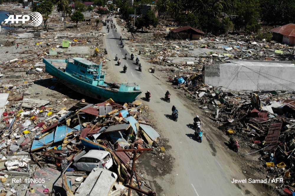nickeperry's tweet photo. The monumental scale of destruction in #Palu captured by @AFP photographers @jewelsamad and @bayafp. The recovery will be huge #IndonesiaMaju https://t.co/NdQCD3yx4e