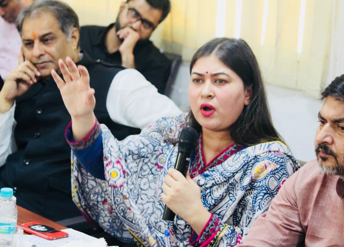 NayakRagini's tweet photo. Congratulations 👏🏻 to @IYC n @pandey_amrish for successfully organising an Interesting n Enriching Workshop for Youth Congress Spokespersons..My gratitude 🙏 for inviting me to speak on Do’s n Don’ts of a Spokesperson n best wishes to all the young guns 👍🏻#MondayMotivation  ! https://t.co/q8eSLZ9fIt