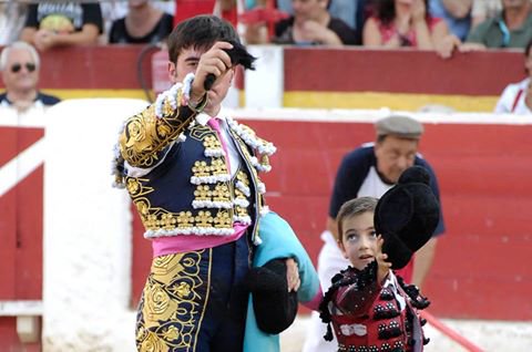 JavitoVesInfTor's tweet photo. Deseamos desde el tendido @CosoZaragoza verte triunfar cómo te vimos y disfrutamos. Hiciste realidad el sueño de un niño y deseamos se haga realidad el tuyo. @ptimanolsanchez @imanolsanchez https://t.co/8Ke7k7VVmY