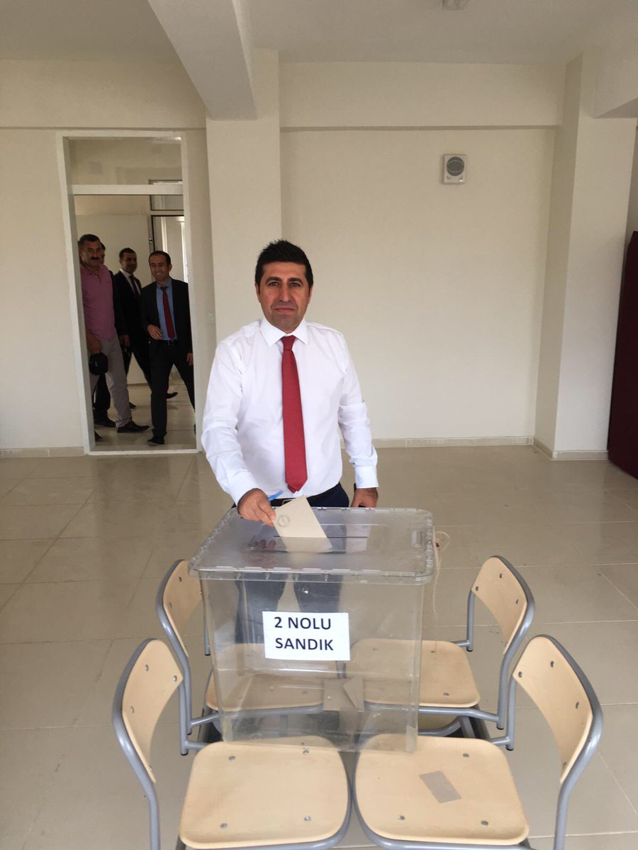 AbdullahCati's tweet photo. Bugün İdil İlçemizde demokrasi şölenimize katılım sağlayan bütün üyelerimize teşekkür ederim.
Güven tazeleyen @mselimtepe ve yönetimini tebrik ederim.
24 delegenin tamamını almanın grurunu yaşatan üyelerimize teşekkür ederim.  @LokmanKucukkaya @byigit78 @hasan_solgu @glnkz82 https://t.co/CZjsoOQEba